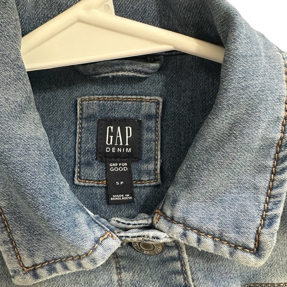 Gap kids Light blue soft denim jacket with snap closures. 
Size: US S (Girl) - Picture 4 of 6